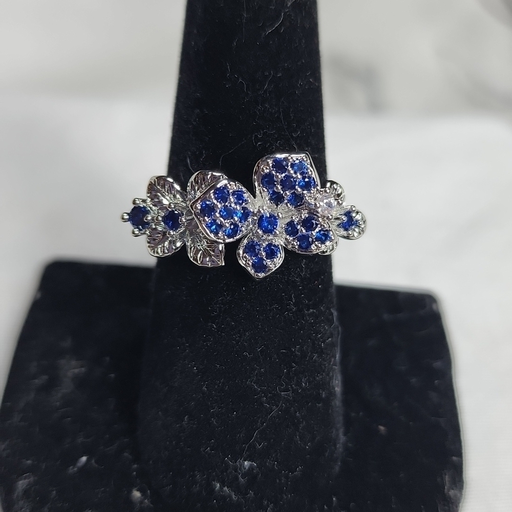 🎄NWOT STERLING SILVER FLORAL RING🎄